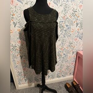 Motherhood Black and Green Tunic Top